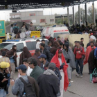 Los primeros refugiados han llegado en autobuses desde Hungría a Nickelsdorf, en la frontera de Austria.