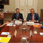 Momento de la reunión celebrada ayer en Madrid con altos cargos del Ministerio de Hacienda y de la Junta.