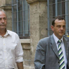 El juez José Castro y el fiscal Pedro Horrach, a la entrada de los juzgados de Palma, en agosto del 2009.
