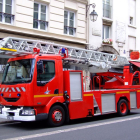 Un camión de bomberos.