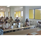 Los alumnos, en la reunión de coordinación celebrada ayer. DL