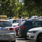 Vehículos de autoescuelas en la zona de prácticas de Montjuïc, el pasado mes de julio.