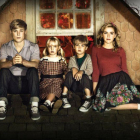 Los niños protagonistas de la película 'Flores en el ático'.