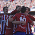 Los jugadores del Atlético celebran el gol de Koke.