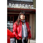Ana María Álvarez Cuesta, frente al Parque de Bomberos de León.