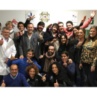La última promoción de dentistas y profesores de la clínica solidaria de León. DL