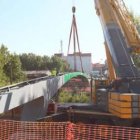 Las dos orillas del río quedan unidas con la nueva estructura.