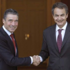 El secretario de la Otan, Rasmussen, con Zapatero.
