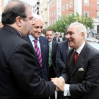 Juan Vicente Herrera saluda a Carlos Dívar, ante el presidente del TSJCyL, José Luis Concepción.