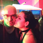 Hernán Migoya en una fiesta rave en Lima con su novia, Artemiza