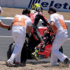 Los comisarios de la primera curva de Jerez tratan de que Álvaro Bautista (Ducati) pueda regresar a la carrera tras su caída en la segunda vuelta.