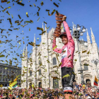 Tom Dumoulin celebra su victoria en el Giro. ALESSANDRO DI MEO