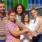 La nueva junta directiva de Down León-Amidown con el Musac de fondo. DL