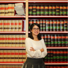 Natalia Torres realiza su investigación en la Facultad de Derecho de la ULE.