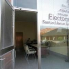 Oficina electoral de Santos Llamas para Caja España, junto al hotel Tryp