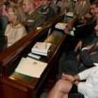 Isabel Carrasco, el día de su toma de posesión, sentada en la zona de los diputados del PP