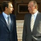 El presidente del Gobierno y el Rey, ayer a las puertas del Palacio de Marivent