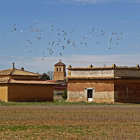 Con 250 habitantes entre los tres pueblos que conforman el municipio (Matanza de los Oteros, Valdespino Cerón yZalamillas), la población se multiplica en verano y cuenta con una colonia asturiana de 40 familias.