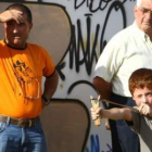 Un niño participante del concurso de furonda en la localidad de Camponaraya.