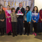 Bernardo, Carolina, Ana Menéndez, Silván, Ruth, Sara y López Benito en la recepción. F. OTERO PERANDONES