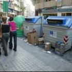 Modelos de contenedores de recogida de papel y de vidrio instalados en el centro de la ciudad
