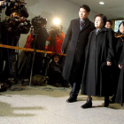 La exprimera dama de Corea del Sur y la directora del grupo Hyundai llegan a Pyongyang.