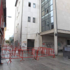 La calle afectada por el desprendimiento permanecía cortada ayer al tránsito.