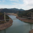 Embalse del pantano de Luna en el puente Fernández Casado, el pasado mes de septiembre. ARGÜELLO