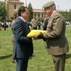 Amilivia izó la bandera en junio en la explanada de Eras de Renueva