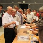 Momento de las votaciones concurridas tras la asamblea de la agrupación local socialista ayer tarde.