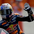 El surafricano Brad Binder celebra su victorai en Misano.