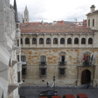 Fachada del Palacio de los Guzmanes, sede de la Diputación. RAMIRO