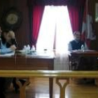 El grupo de concejales del PP, a la izquierda, presentando la moción sobre la bajada de impuestos