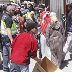 Porteadores en el paso fronterizo de Ceuta con Marruecos.