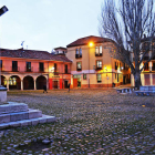 El deterioro del empedrado de la plaza del Grano se ha agudizado sin que haya obras.