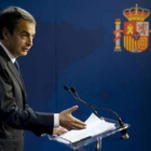 Zapatero, durante su comparecencia ante los medios.