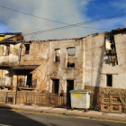 Los Bomberos de Ponferrada, en la intervención en Villalibre. DL