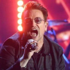 El cantante Bono está muy concienciado con la enfermedad desde que su padre falleció de cáncer en 2001.