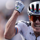 Daryl Impey gana la novena etapa, que estuvo marcada por una fuga numerosa. HORCAJUELO