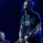 La banda Pearl Jam detiene un concierto por agresión machista.