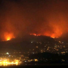 Vigo, cercada por las llamas.