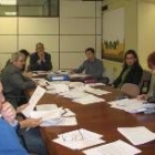 Un momento de la reunión, presidida por el concejal Vicente Canuria