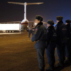 Llegada de los primeros cuerpos de los fallecidos al aeropuerto de San Petersburgo.