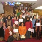 La concejala Teresa Gutiérrez junto a los participantes en los cursos