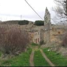 Vista de uno de los caminos de acceso al pueblo de Quintana de la Peña, que llega a la iglesia