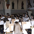 Actuación de la banda juvenil de Cistierna dirigida por Tamara Puertas. CAMPOS