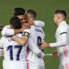 Los de Zidane celebran la victoria del pasado sábado frente al Barcelona. JUANJO MARTÍN