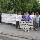 Vecinos de Toral durante la protesta del jueves.