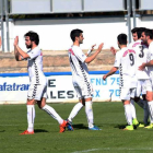 Los jugadores de la Cultural celebran unos de los cinco goles conseguidos ante el Peña Sport.