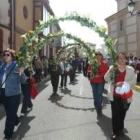 Los ramos abrieron la procesión hasta la ermita